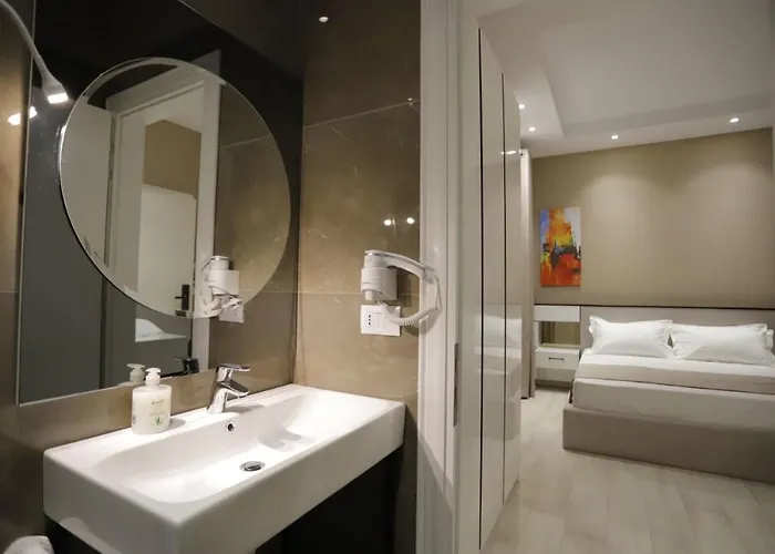 Отель Admiral *